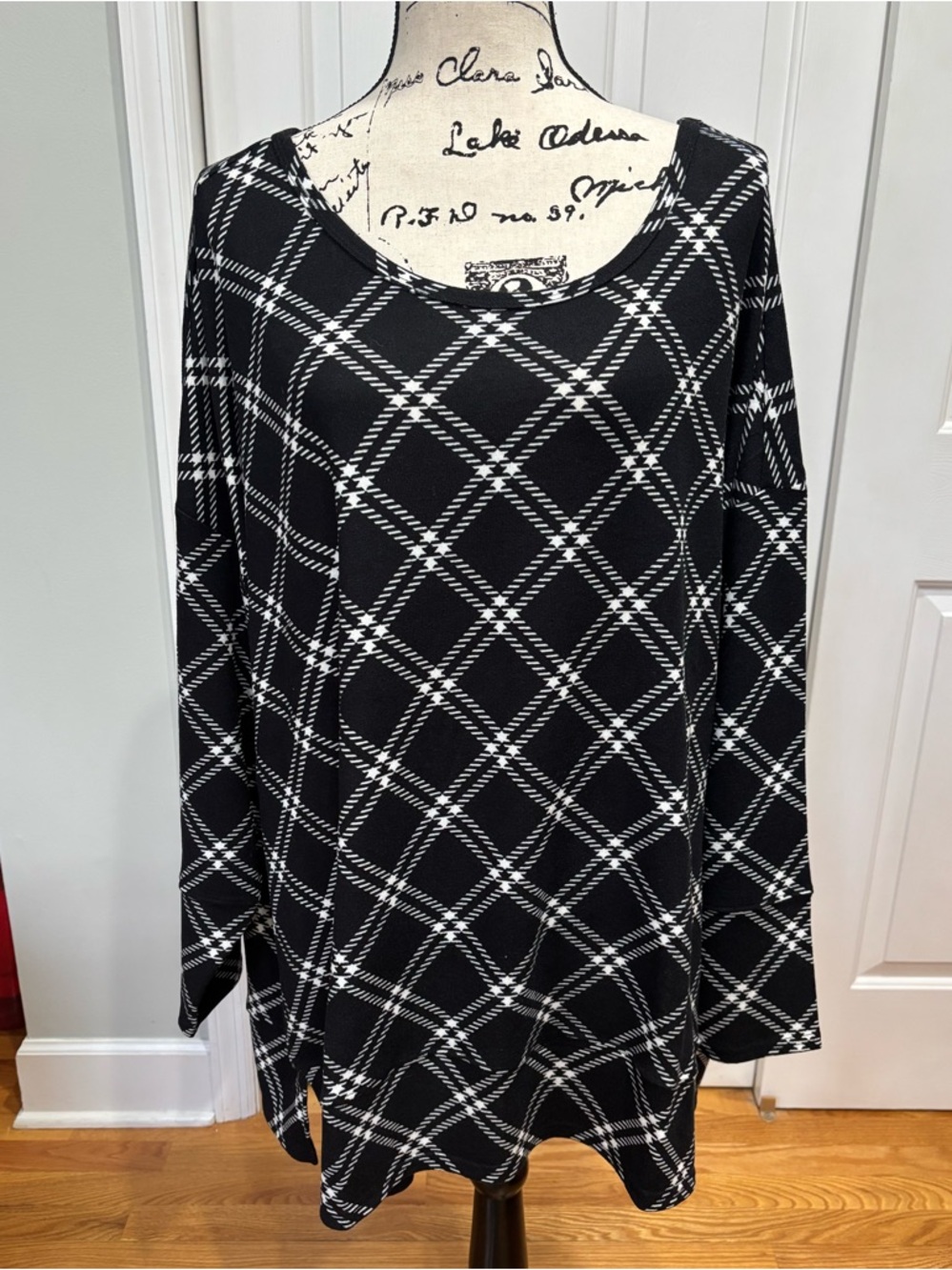 Lane Bryant Black and White Plaid Long Sleeve Top 26/28 NWT